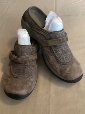 Merrell Woman’s Brown Suede & Wool-Blend Slip-On Loafers